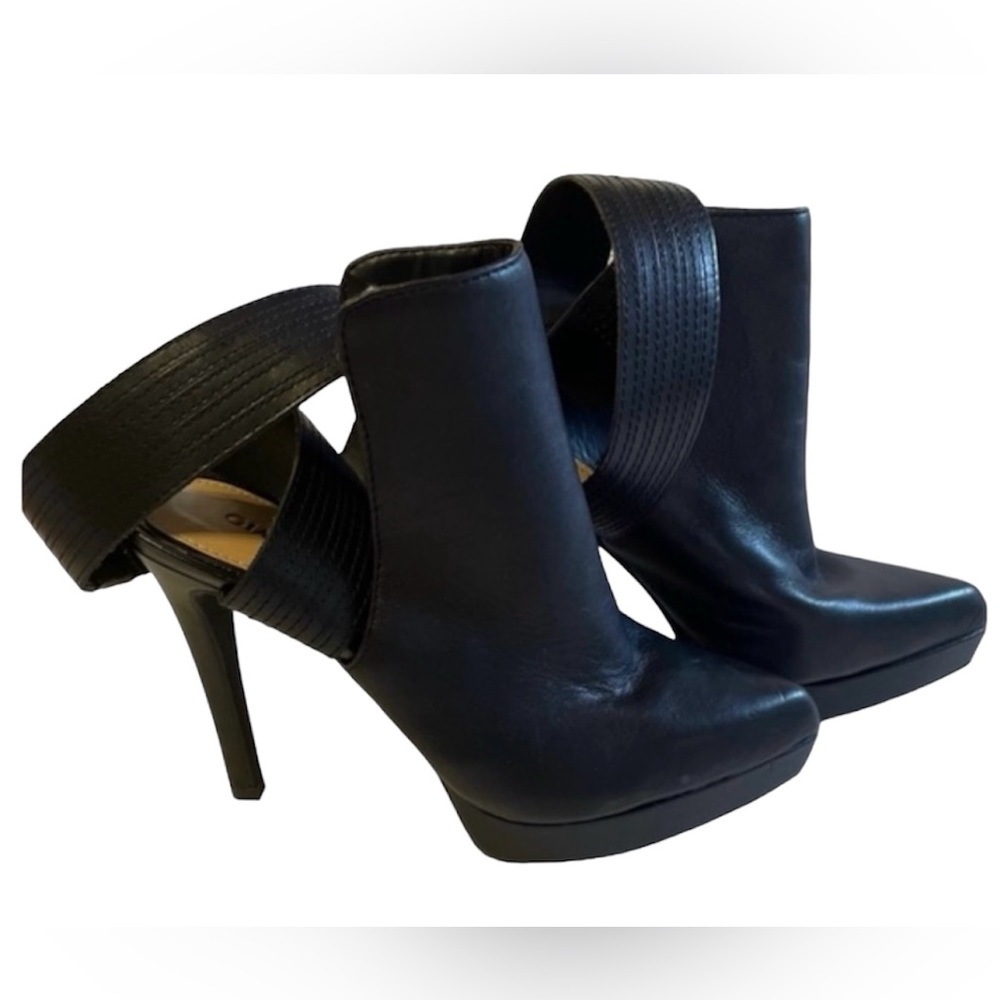 GIANNI BINI Black Ankle Strap Stiletto Heel Booties Women’s Size 5.5